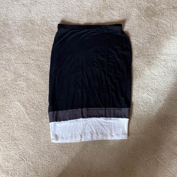 Black pencil skirt - Picture 3 of 4